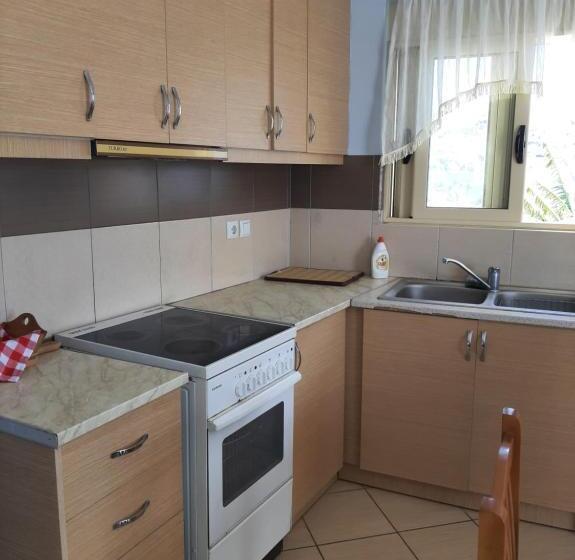 اتاق استاندارد چهار تخته با چشمانداز دریا, Rock Star Pllakat