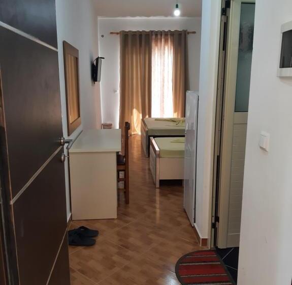 اتاق سه نفره دلوکس با چشمانداز دریا, Rock Star Pllakat