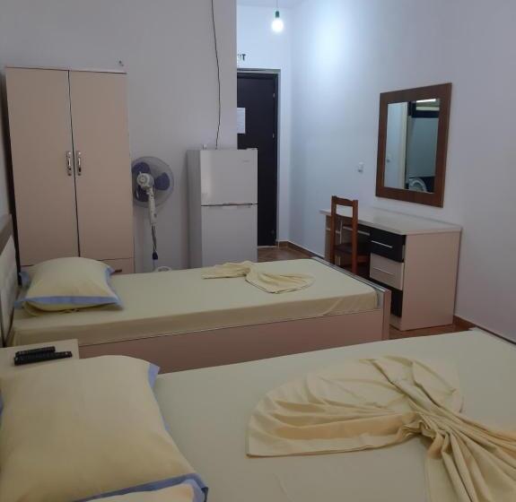 اتاق سه نفره دلوکس با چشمانداز دریا, Rock Star Pllakat