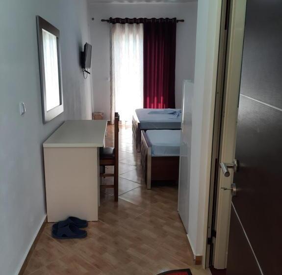 اتاق سه نفره دلوکس با چشمانداز دریا, Rock Star Pllakat