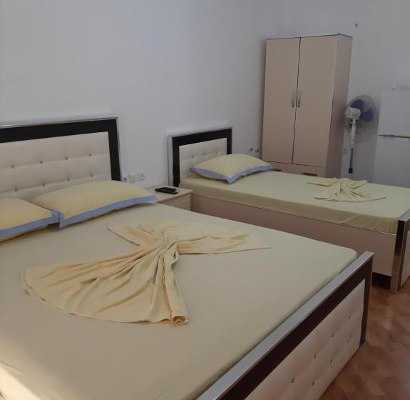 اتاق سه نفره دلوکس با چشمانداز دریا, Rock Star Pllakat