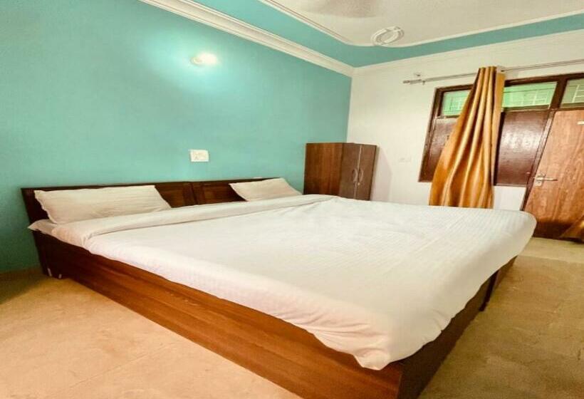 트리플 클래식 룸, Capital O Kanha Guest House