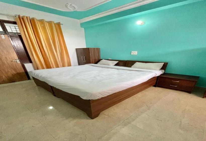Üç Kişilik Klasik oda, Capital O Kanha Guest House