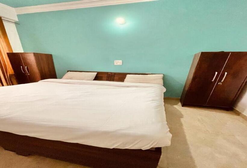 Üç Kişilik Klasik oda, Capital O Kanha Guest House