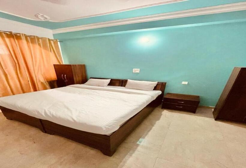 Üç Kişilik Klasik oda, Capital O Kanha Guest House
