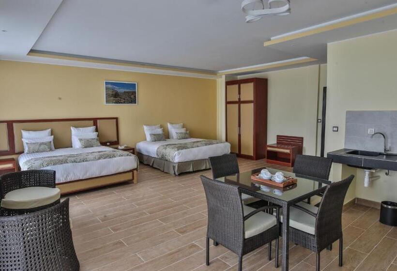 اتاق پریمیوم چهارنفره, Hôtel Menabe L