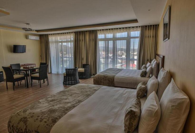 اتاق پریمیوم چهارنفره, Hôtel Menabe L