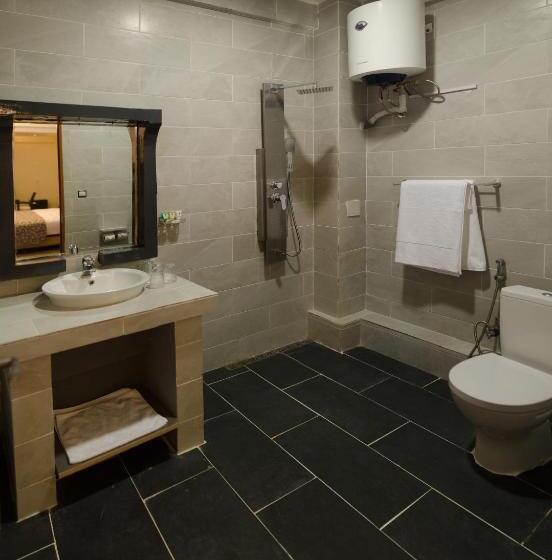 اتاق پریمیوم چهارنفره, Hôtel Menabe L