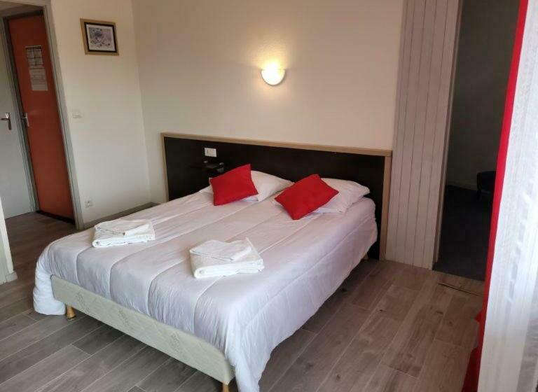 غرفة عائلية, La Croix Blanche