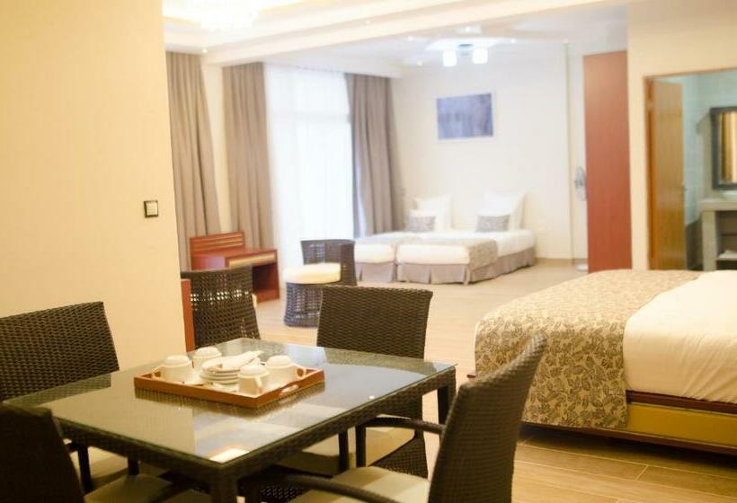 اتاق خانوادگی, Hôtel Menabe L