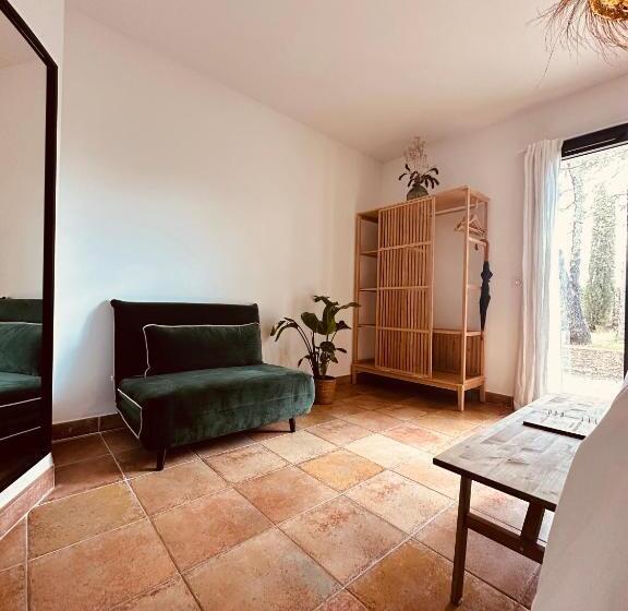 스탠다드 트리플 룸 가든 전망, 4 Saisons En Provence