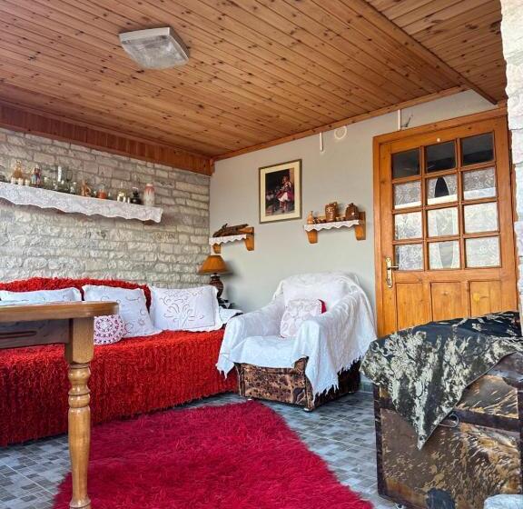 اتاق خانوادگی, Mani Guest House