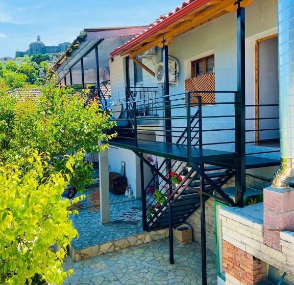 اتاق استاندارد با چشم‌انداز باغ, Mani Guest House