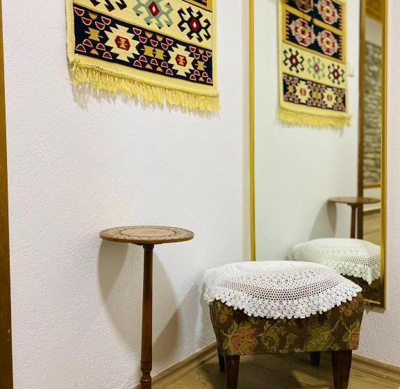 اتاق استاندارد با چشم‌انداز باغ, Mani Guest House