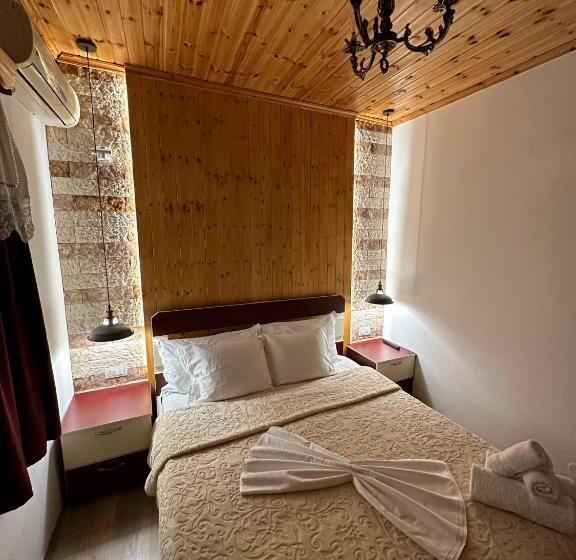 اتاق استاندارد با چشم‌انداز باغ, Mani Guest House