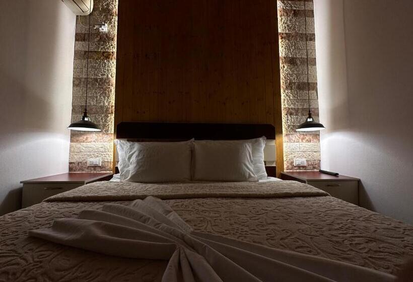 اتاق استاندارد با چشم‌انداز باغ, Mani Guest House