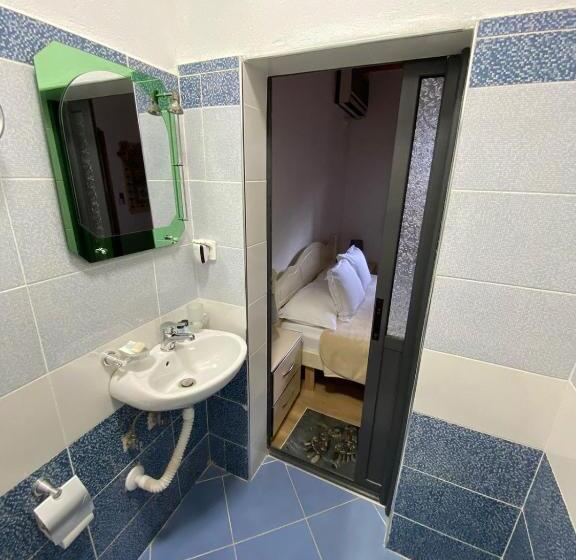 اتاق استاندارد, Mani Guest House