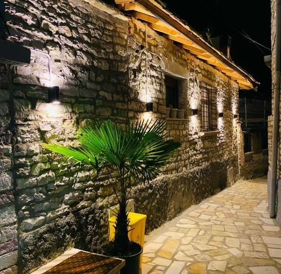 اتاق استاندارد سه نفره, Mani Guest House