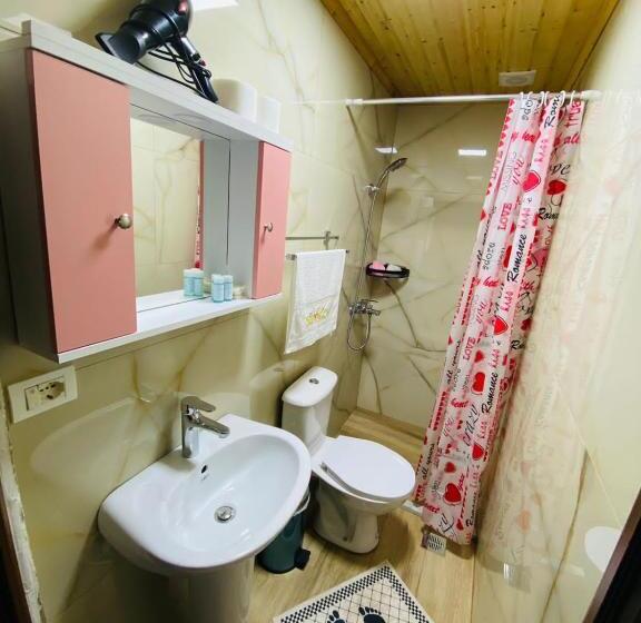 اتاق استاندارد سه نفره, Mani Guest House