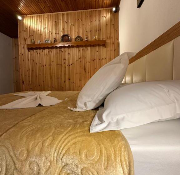 اتاق استاندارد سه نفره, Mani Guest House