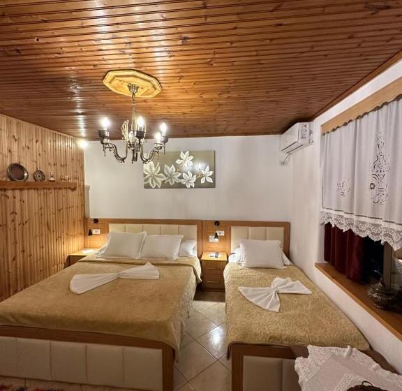 اتاق استاندارد سه نفره, Mani Guest House