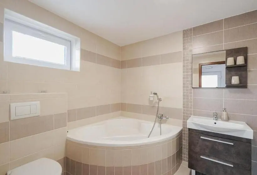 آپارتمان 1 خوابه با تراس, Residence Malva