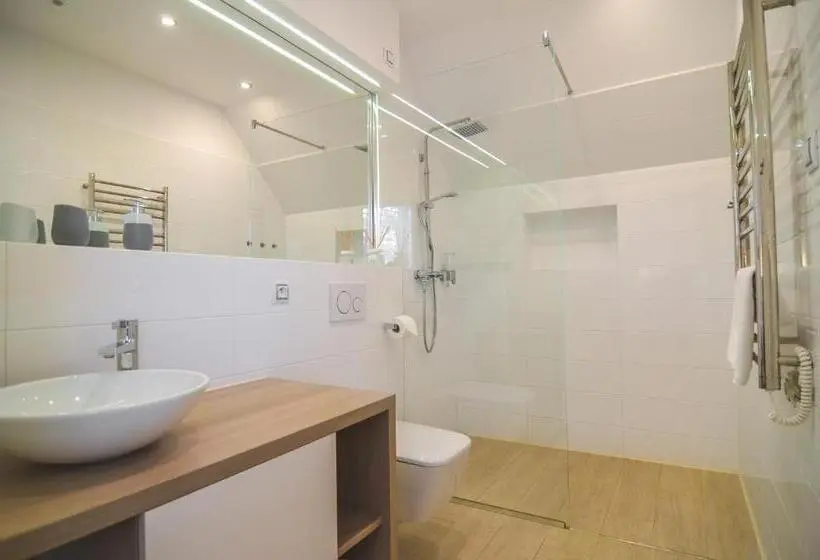 اتاق لوکس چهار تخته, Residence Malva