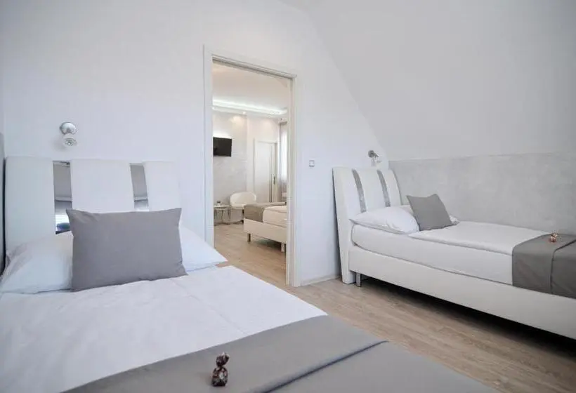 اتاق لوکس چهار تخته, Residence Malva