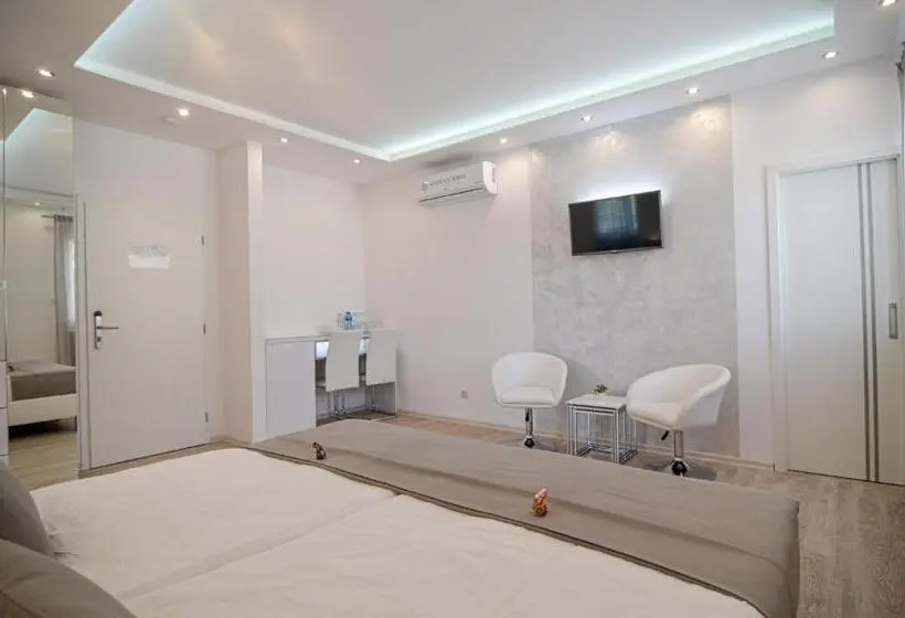 اتاق لوکس چهار تخته, Residence Malva