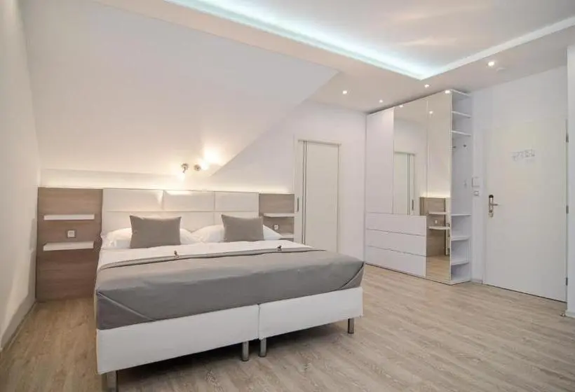 اتاق لوکس چهار تخته, Residence Malva