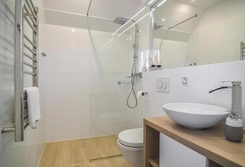 اتاق لوکس, Residence Malva