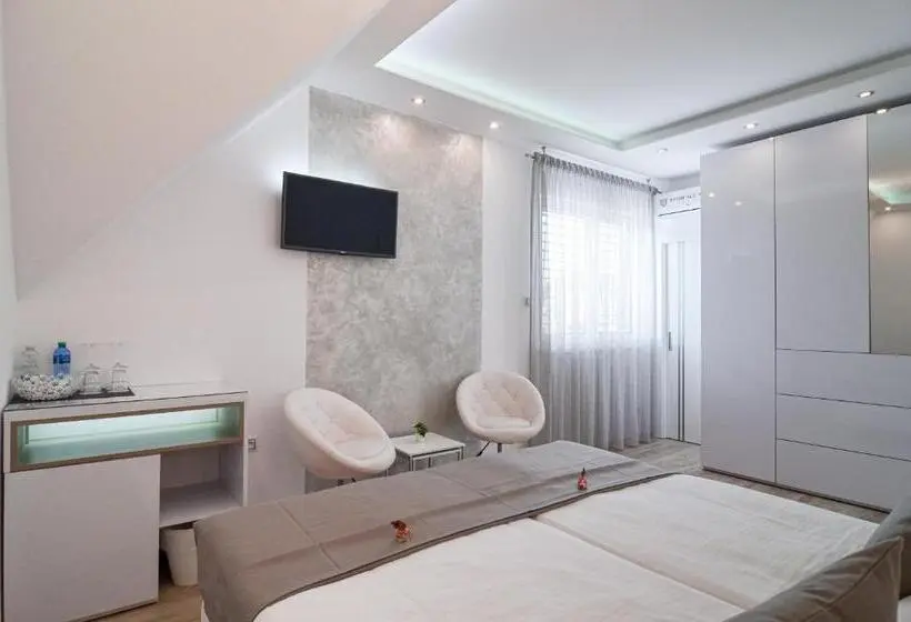 اتاق لوکس, Residence Malva
