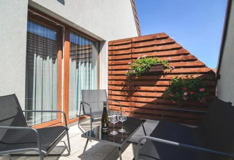 اتاق لوکس با بالکن, Residence Malva