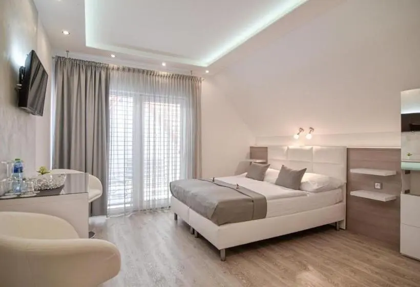اتاق لوکس با بالکن, Residence Malva