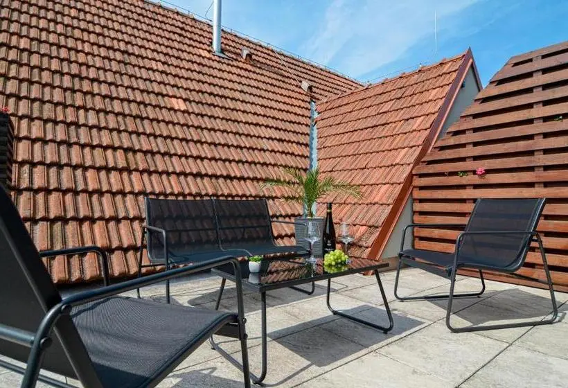 اتاق لوکس با بالکن, Residence Malva