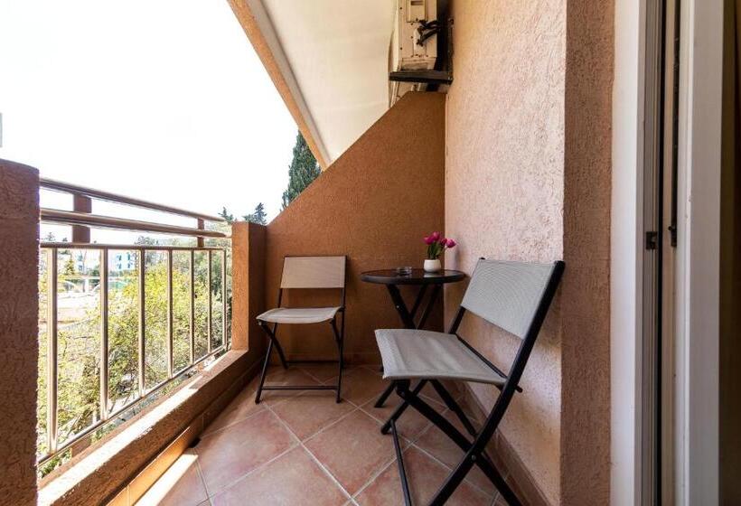 اتاق استاندارد با چشمانداز دریا, Suzana Budva