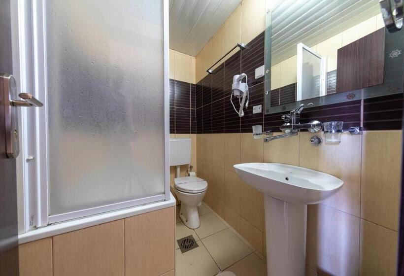 اتاق استاندارد سه نفره, Suzana Budva