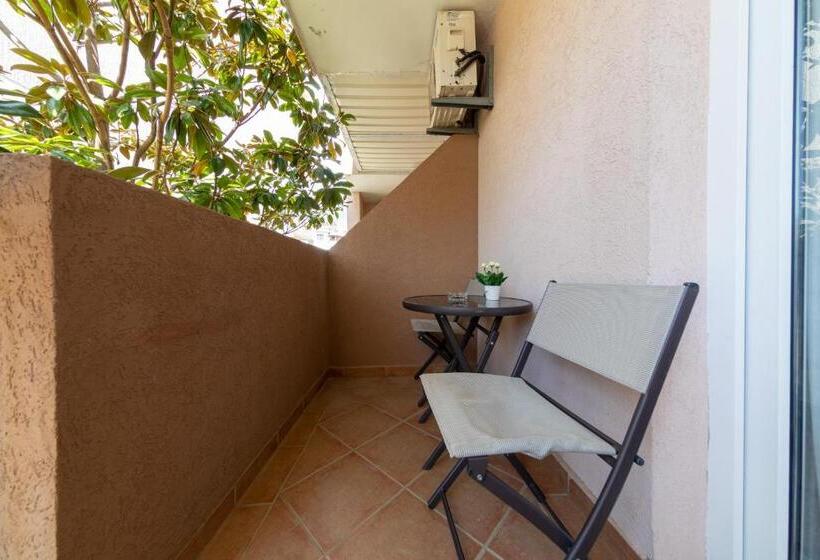 اتاق استاندارد سه نفره, Suzana Budva