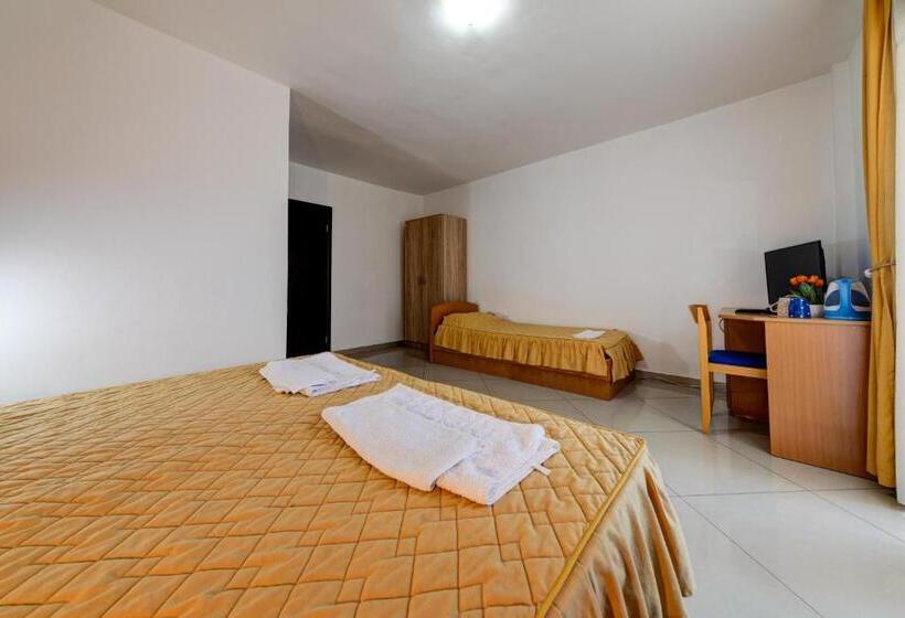 اتاق استاندارد سه نفره, Suzana Budva