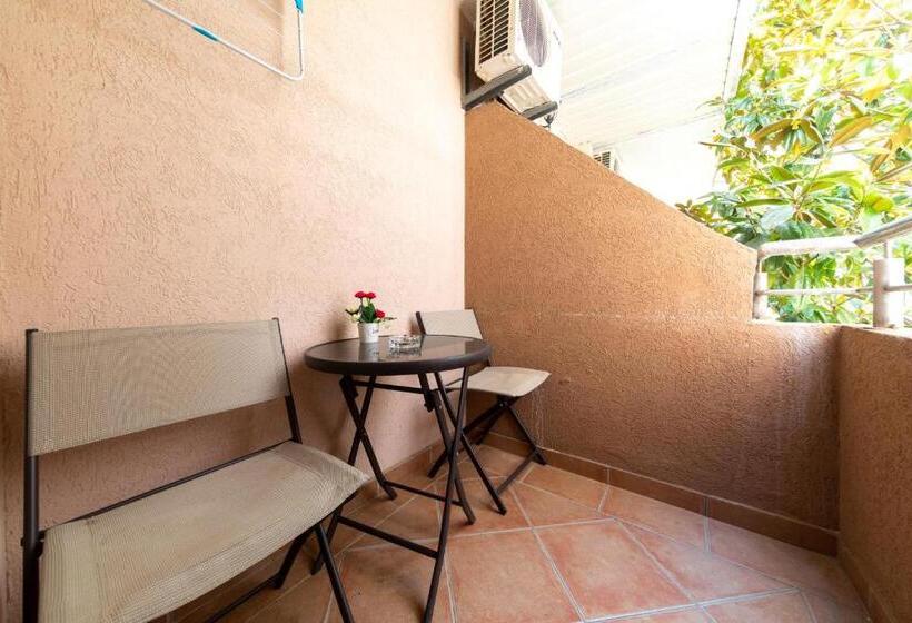 اتاق خانوادگی, Suzana Budva