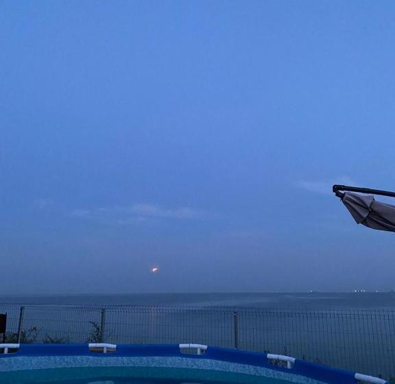 豪华工作室, Bukhta