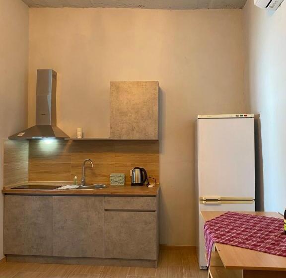 标准平房, Bukhta