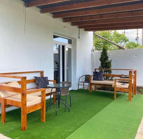 1间卧室的房子, Bukhta