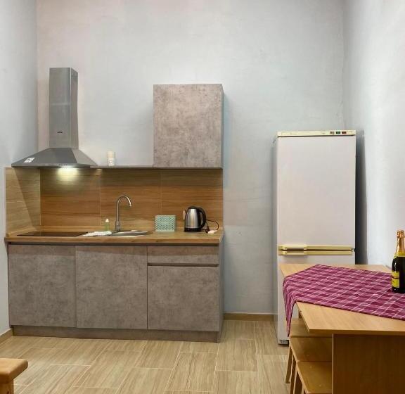 标准平房, Bukhta