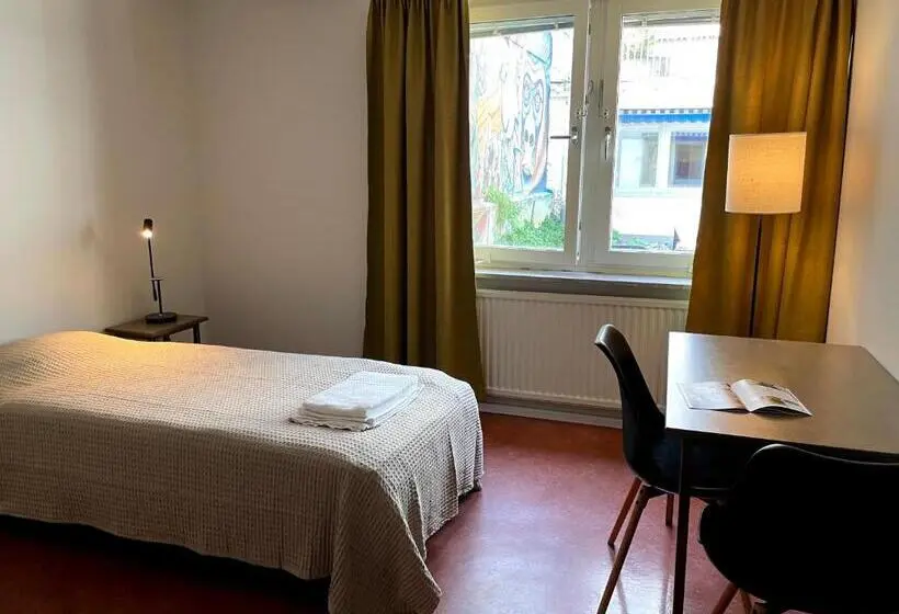 اتاق استاندارد با سرویس بهداشتی مشترک, N Hostel Malmö City