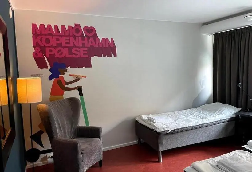 اتاق استاندارد سه تخته با سرویس بهداشتی مشترک, N Hostel Malmö City