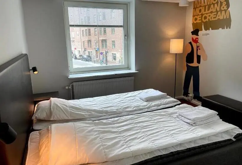 اتاق استاندارد سه تخته با سرویس بهداشتی مشترک, N Hostel Malmö City