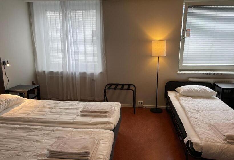 标准三人间共用浴室, N Hostel Malmö City