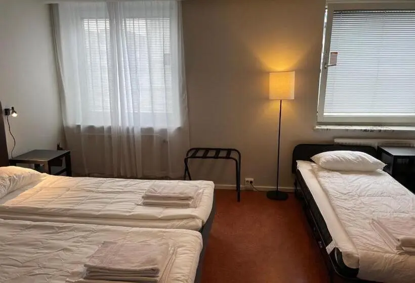 اتاق استاندارد سه تخته با سرویس بهداشتی مشترک, N Hostel Malmö City