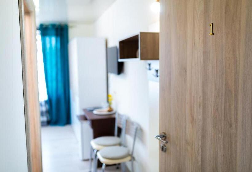 غرفة قياسية, Casa Angy